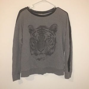 Long sleeve tee with tiger on front!